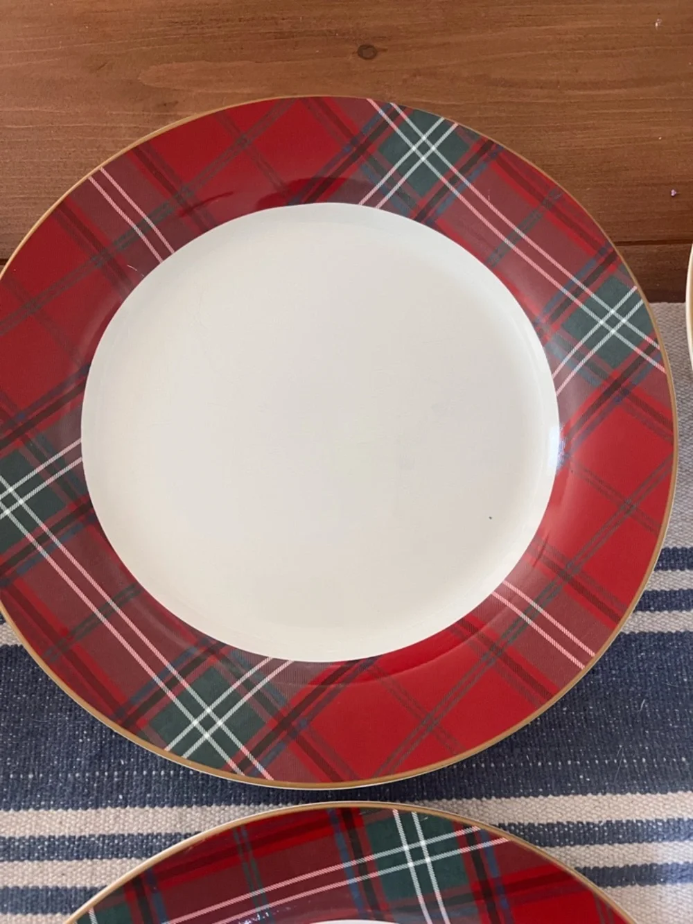 6 Williams Sonoma Red Tartan Dinner Plates Gold Rim